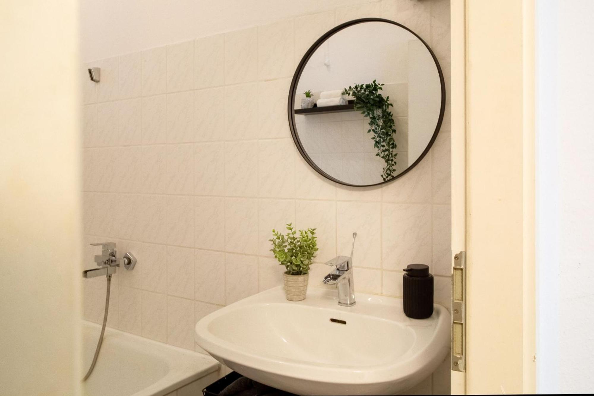 Apartamento Massagesessel, King-Sized Bed, Billardtisch, 2 Couches Berlín Exterior foto